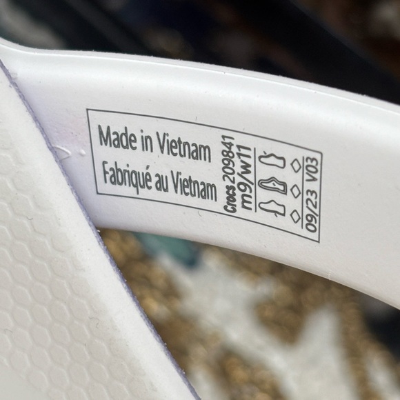 Brand New Crocs Classic Iridescent Geometric Clog sLight Purple Casual Comfy - Picture 13 of 14